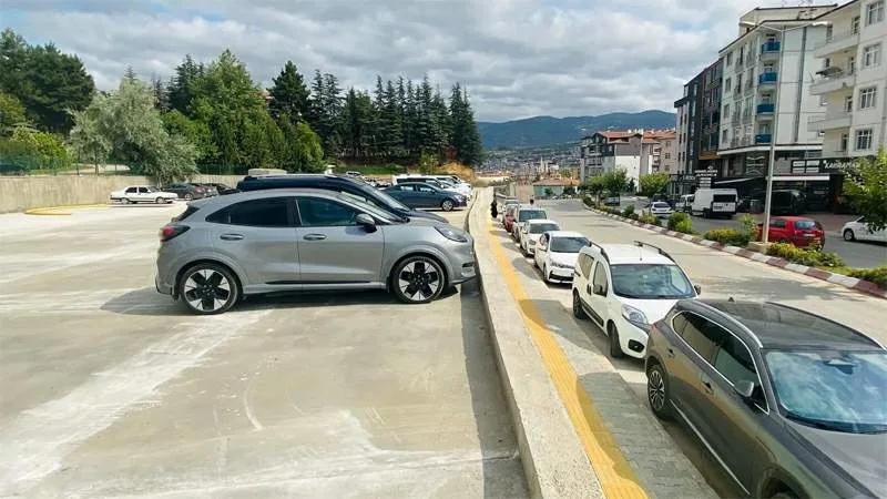 Tokat’ta Yeni Otopark İlk Günden Dolmaya Başladı: 500 Araçlık Proje de Bitmek Üzere
