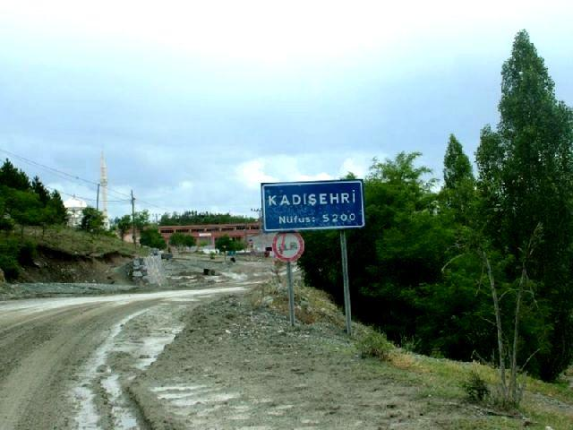 Tokat yolunda dikkat çeken kaza: Sürücü yol şartlarını anlatırken karşısına çıktı