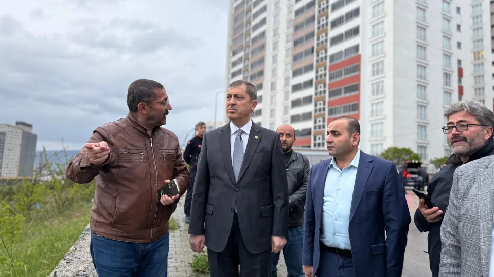 Mustafa Arslan, Topçam Mahallesi’ndeki çökme bölgesinde incelemelerde bulundu
