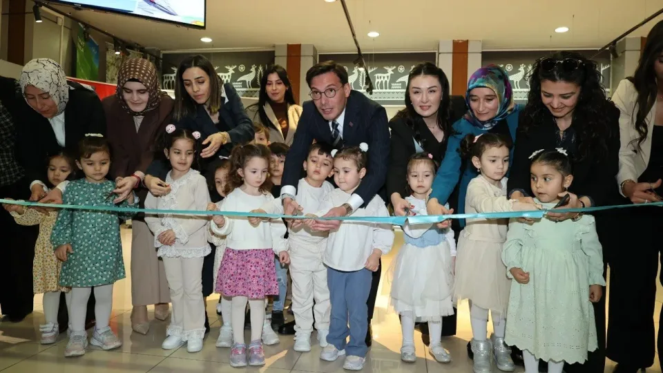 Tokat Belediyesi Çocuk Gündüz Bakımevi’nden Anlamlı Ebru Sergisi