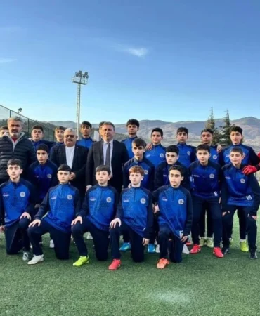 tokatin-sampiyon-genclerine-anlamli-surpriz-basarilari-hediyeyle-taclandirildi