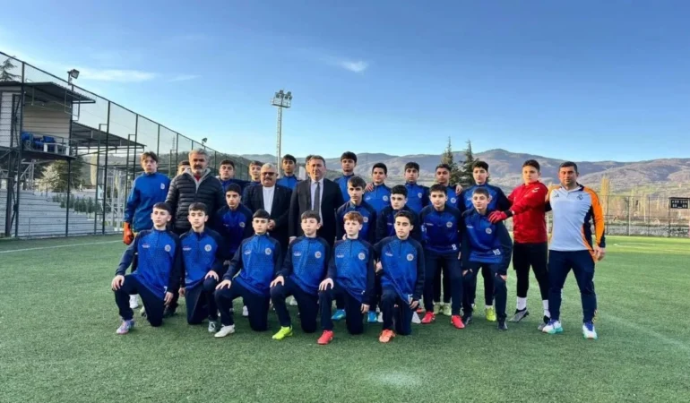 tokatin-sampiyon-genclerine-anlamli-surpriz-basarilari-hediyeyle-taclandirildi